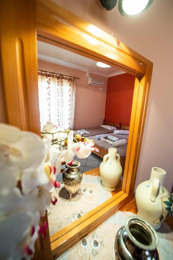 Efthalia Apartments & Studios Nydri  Bagian luar foto